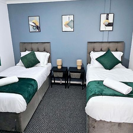 Lushstay Telford - Families, Contractors & Group Of Friends, Long Term Stay Exteriör bild