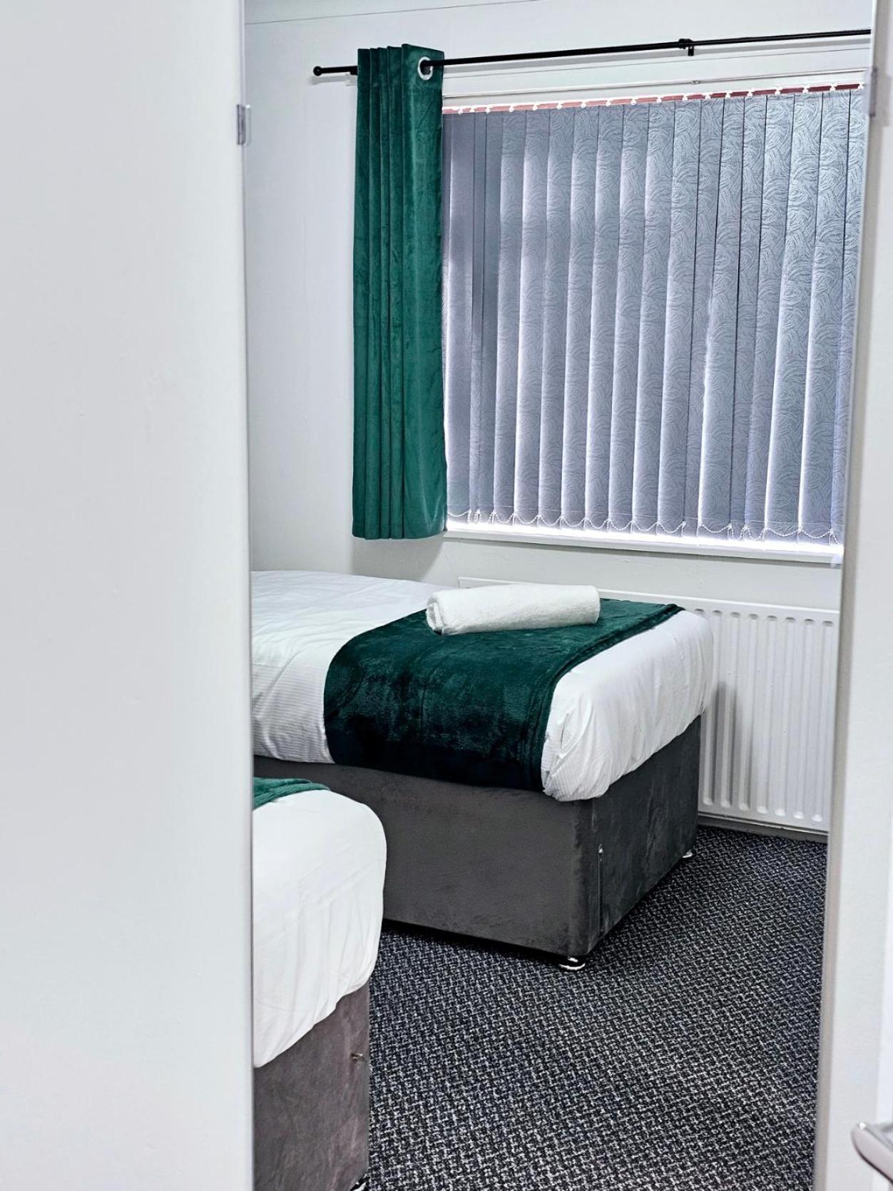 Lushstay Telford - Families, Contractors & Group Of Friends, Long Term Stay Exteriör bild